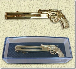 拳銃タイピン金-右